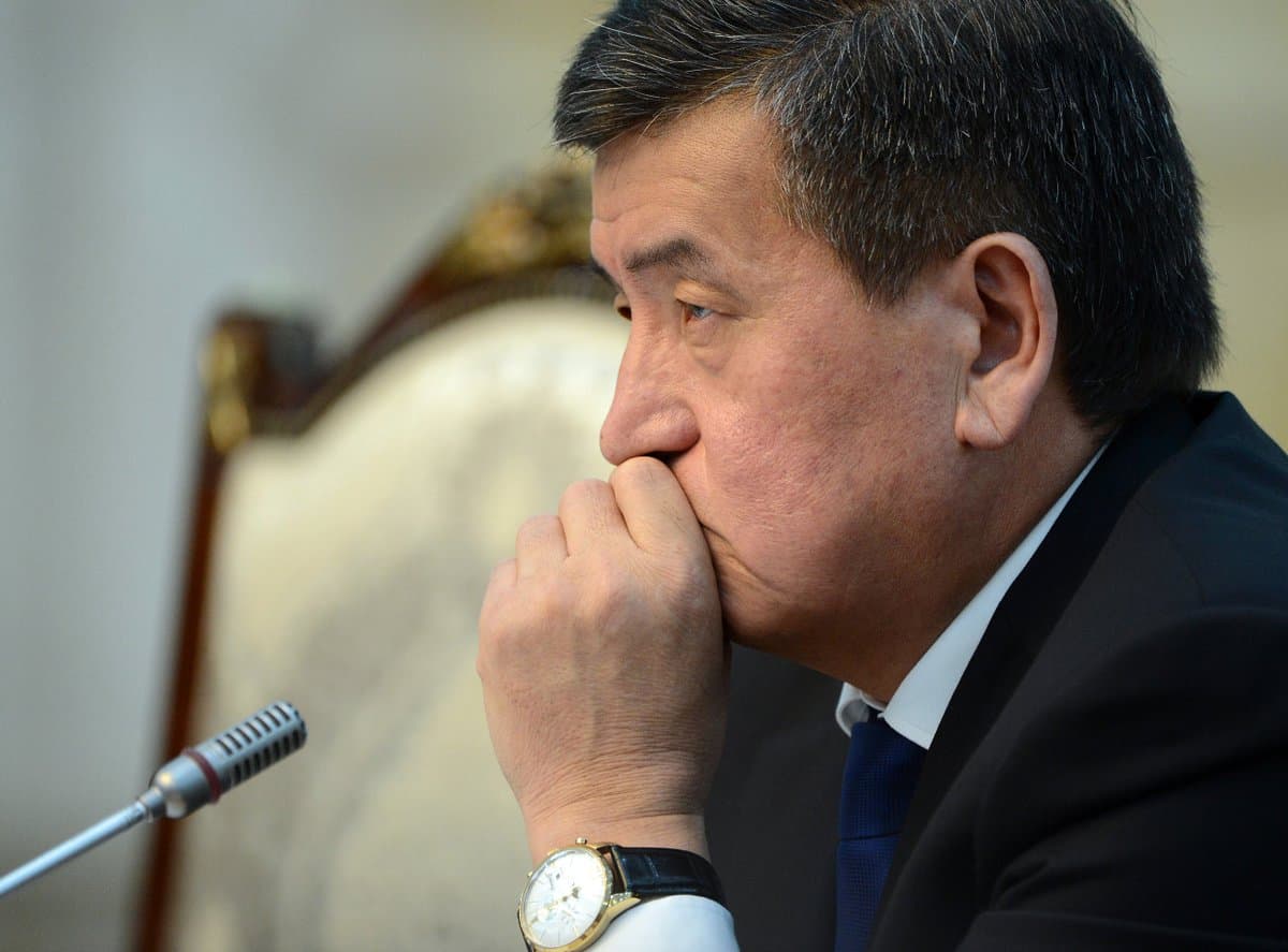 Президент Кыргызстана Жээнбеков ушел в отставку