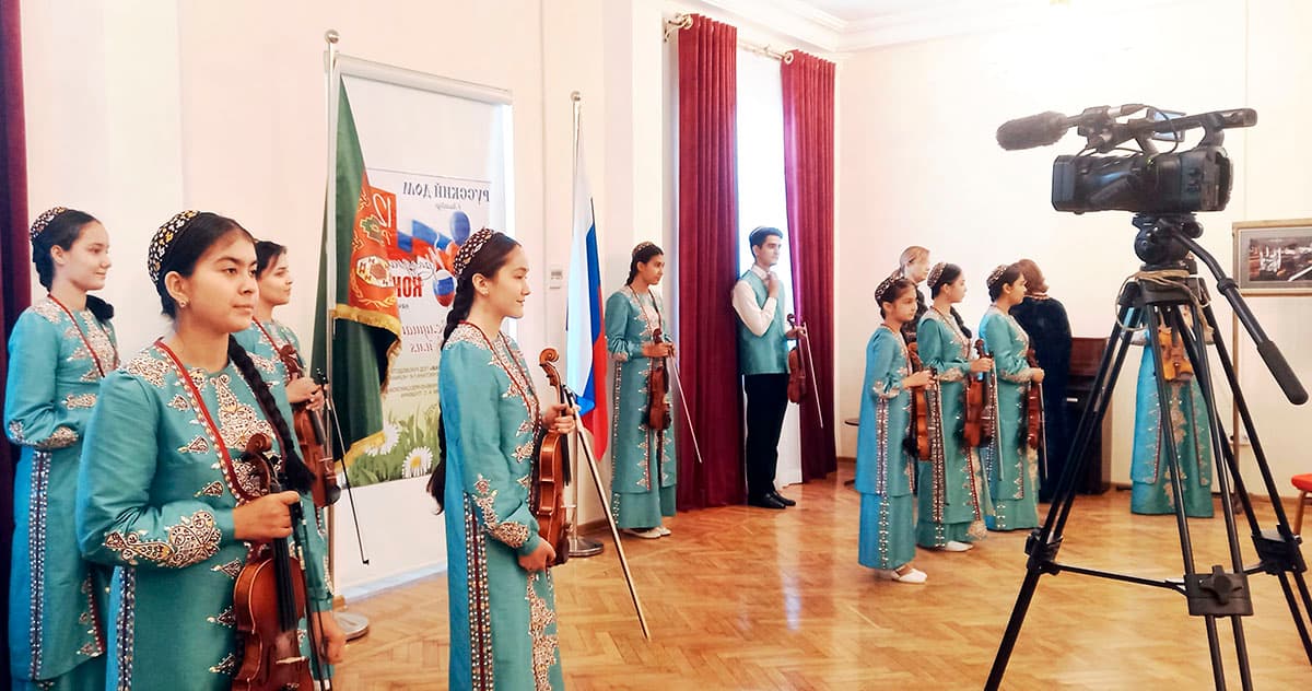 ot-serdca-turkmenii-k-serdcu-rossii