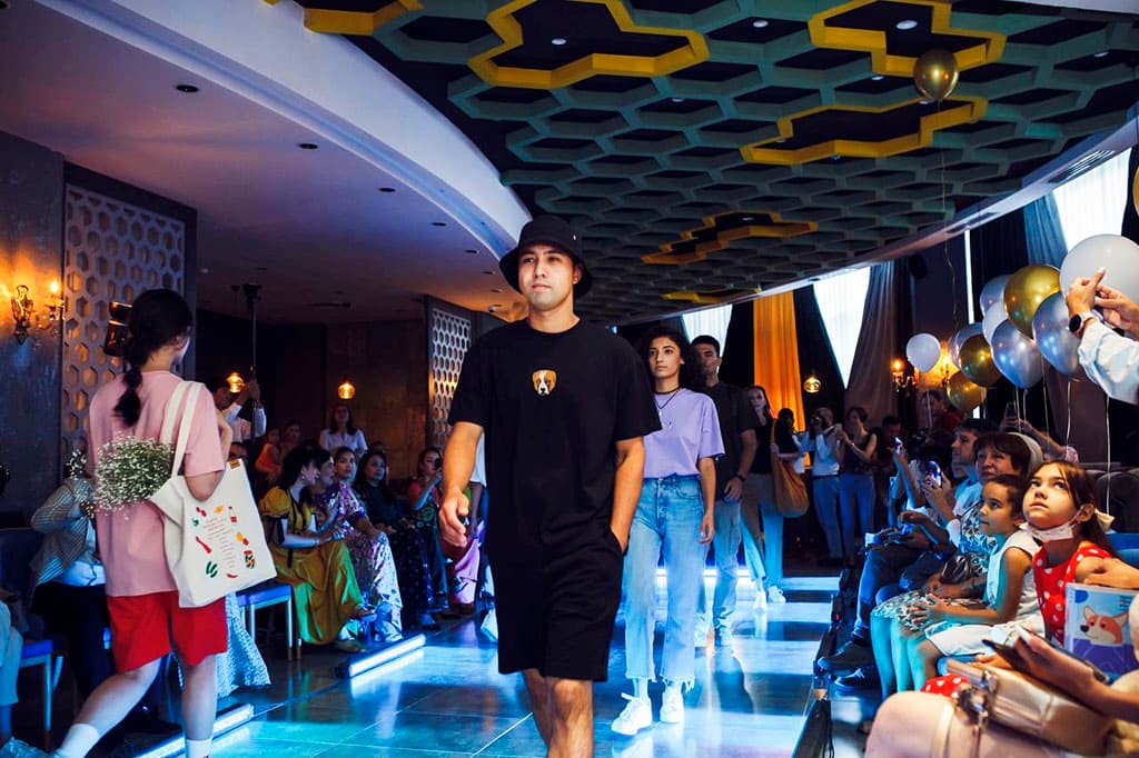 ne-pokupaj-priyuti-v-ashhabade-sostoyalsya-blagotvoritelnyj-pokaz-mody-dlya-sobak