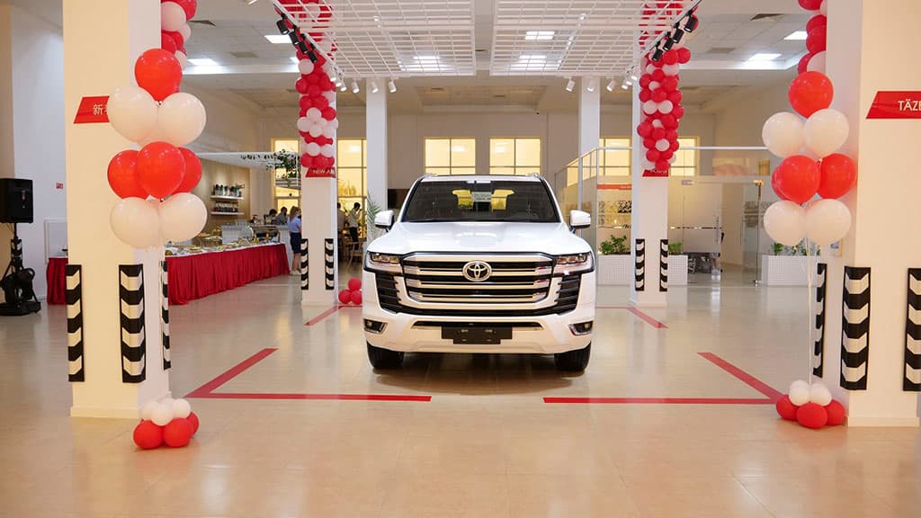 sostoyalas-prezentaciya-toyota-land-cruiser-300-v-turkmenskoj-specifikacii