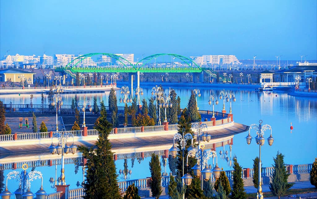 avaza-vstrechaet-vysokih-gostej-glavy-i-predstaviteli-stran-ca-sobralis-na-beregu-kaspiya