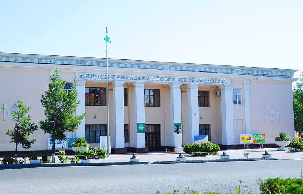 dync-gunlerinde--teatrlarda--gorkeziljek-sahna-oyunlarynyn-tertibi