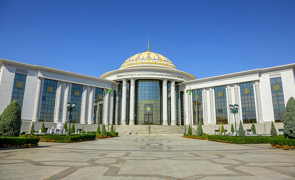 odin-den-iz-zhizni-vysshej-diplomaticheskoj-shkoly-turkmenistana