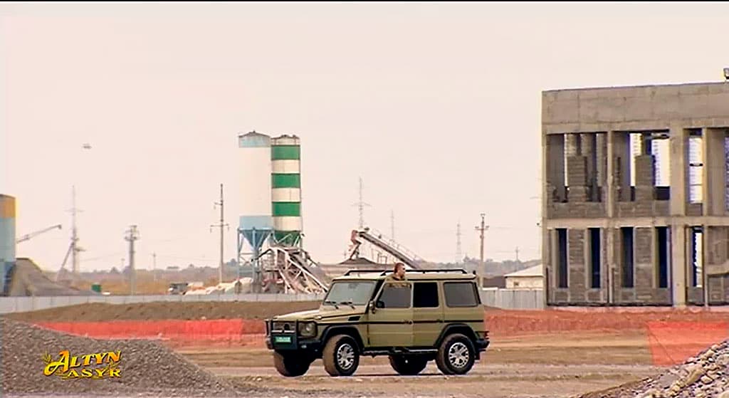 prezident-turkmenistana-pobyval-na-strojploshchadke-ahal-siti