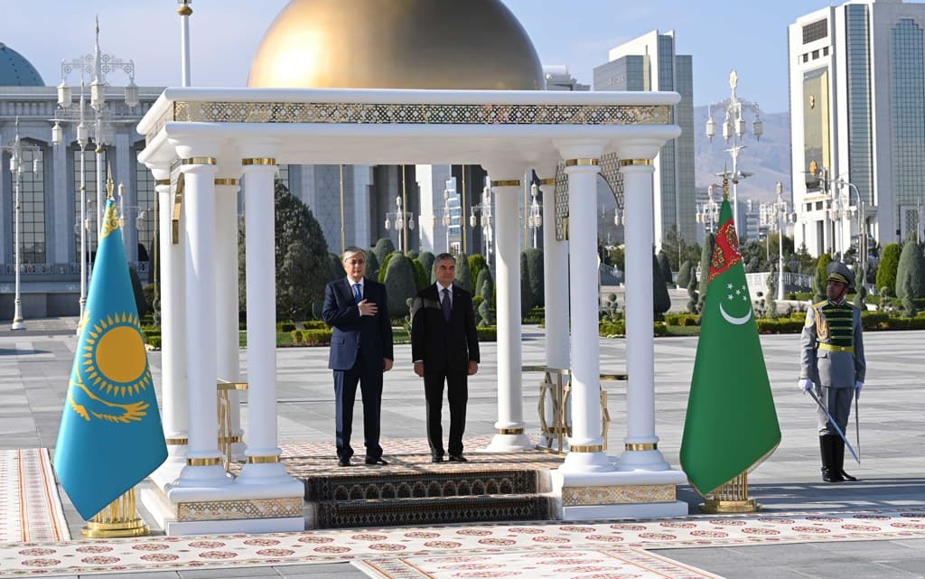 tokaev-kazahstan-rasschityvaet-na-razvitie-partnerstva-s-turkmenistanom