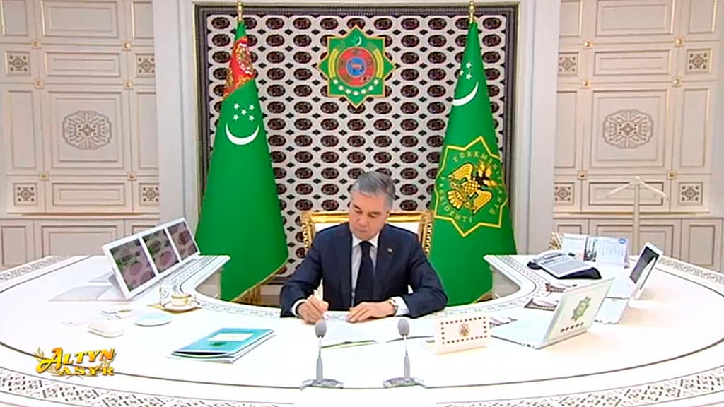 The President of Turkmenistan held meeting with the management of trade sphere