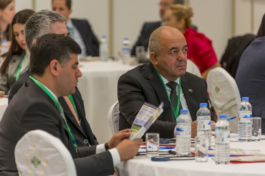 biznes-obzor-4-tendera-zemli-arendatoram-i-zakon-o-doveritelnom-upravlenii-gosimushchestvom