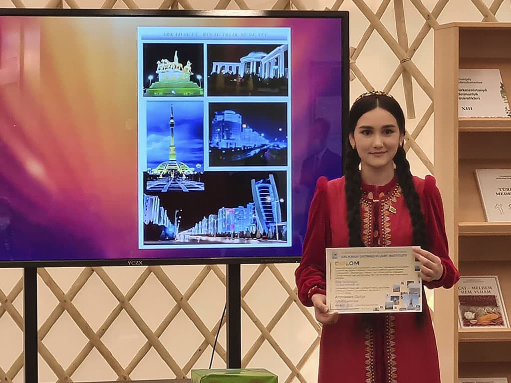 fotografiya-kak-art-diplomatiya-sostyazayutsya-turkmenskie-studenty