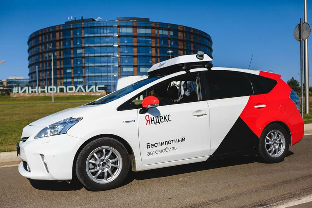 tehno-dajdzhest-bespilotnye-taksi-v-rossii-i-aksessuary-tesla-za-dogecoin