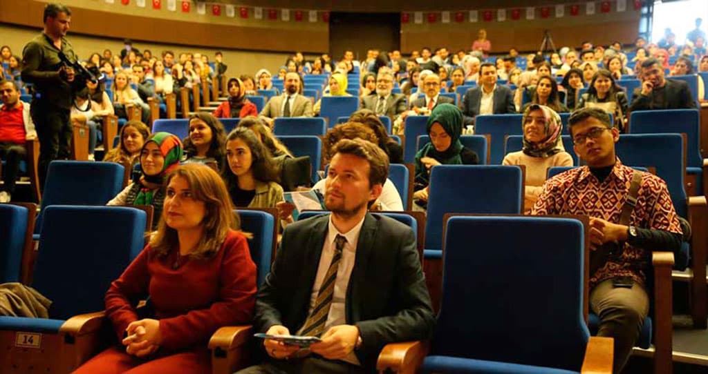 otkryt-priem-dokumentov-po-programme-stipendii-turcii