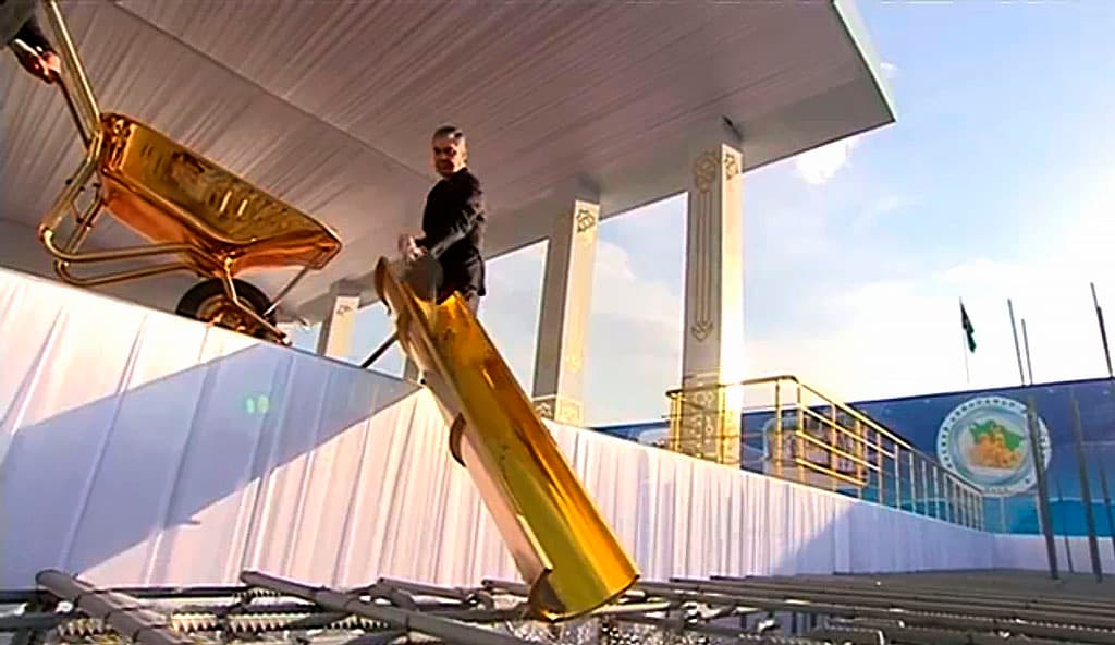 president-turkmenistan-awards-officers-and-inaugurates-new-military-school-building