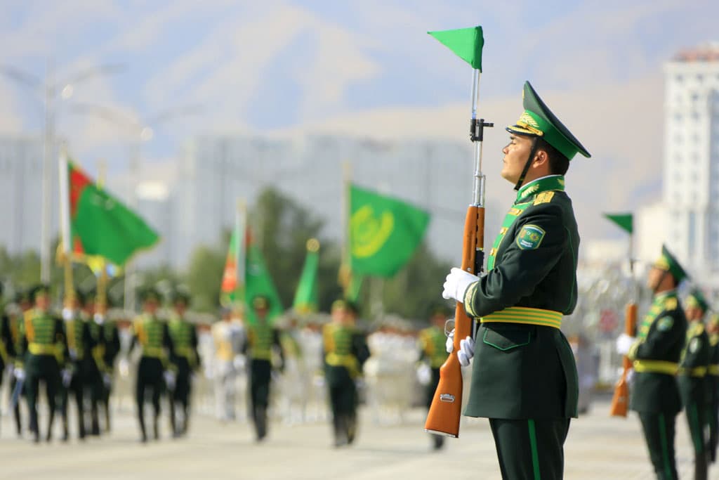 berdymuhamedov-pozdravil-voennosluzhashchih-s-professionalnym-prazdnikom