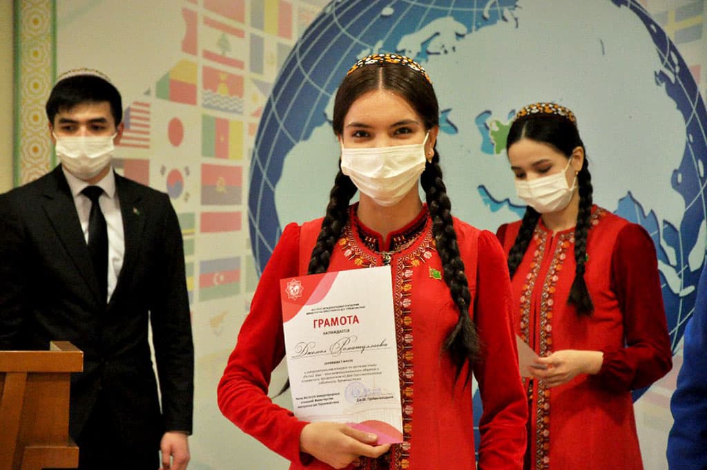 yazyk-mezhnacionalnogo-obshcheniya-turkmenskij-vuz-provel-konkurs-esse