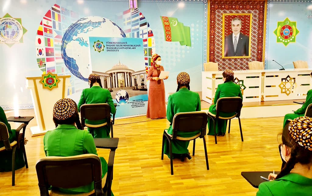 shkola-molodyh-diplomatov-turkmenistana-testiruet-budushchih-specialistov