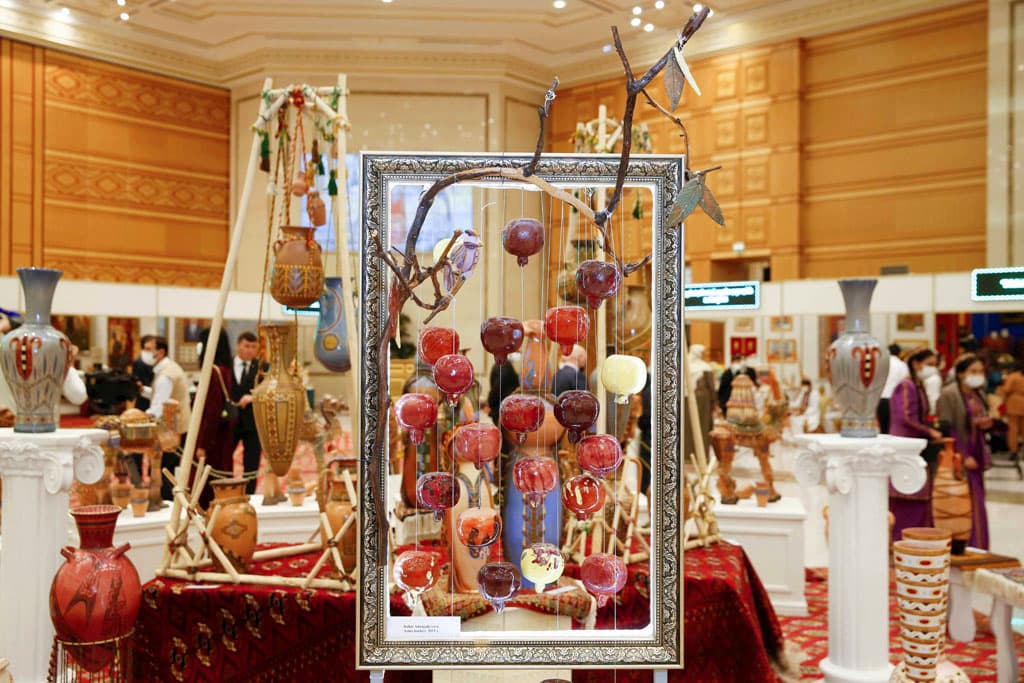 vesennee-art-shou-v-ashhabade-fotoreportazh