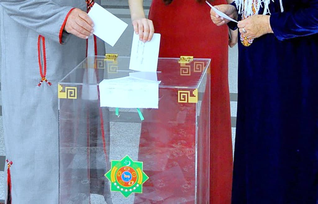 2726 national observers are monitoring the election campaign