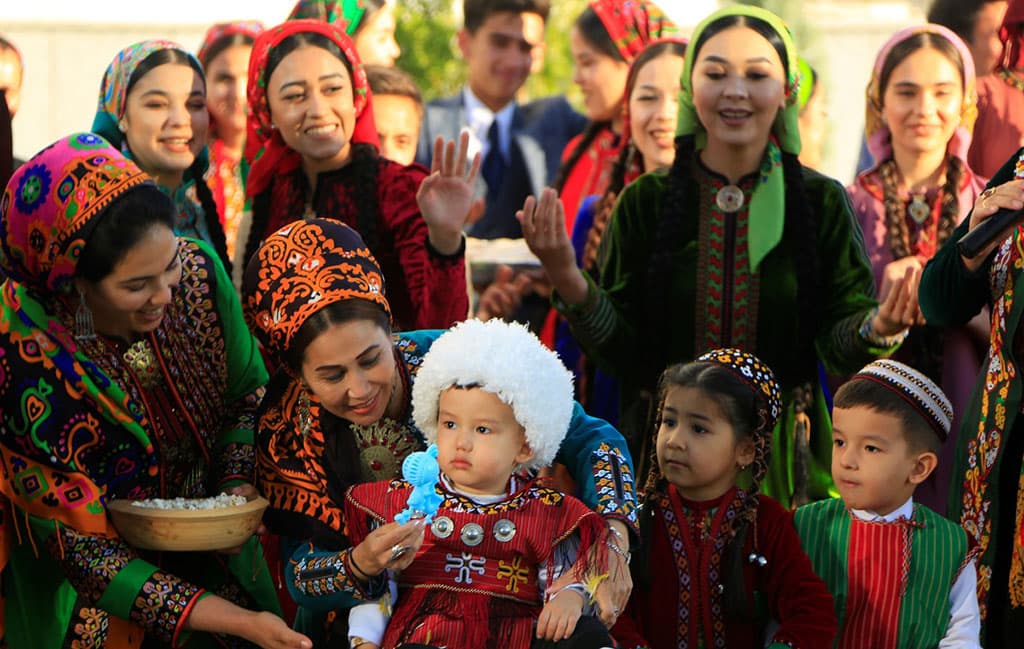 turkmenskie-semi-s-8-i-bolee-detmi-poluchat-v-podarok-novye-kvartiry