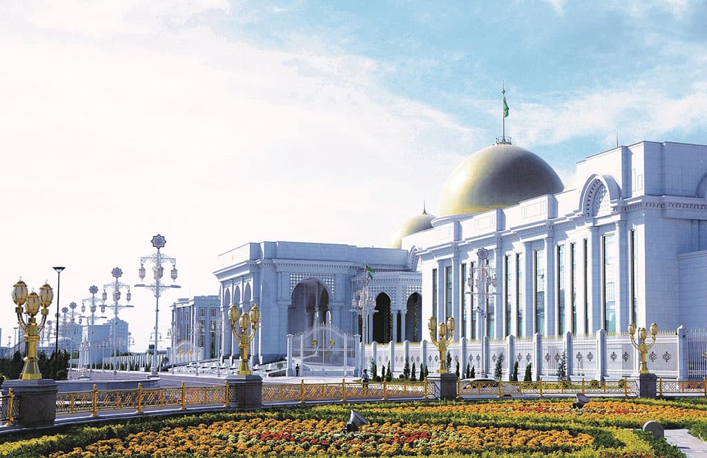 serdar-berdymuhamedov-vyrazil-soboleznovaniya-v-svyazi-s-konchinoj-vladimira-zhirinovskogo