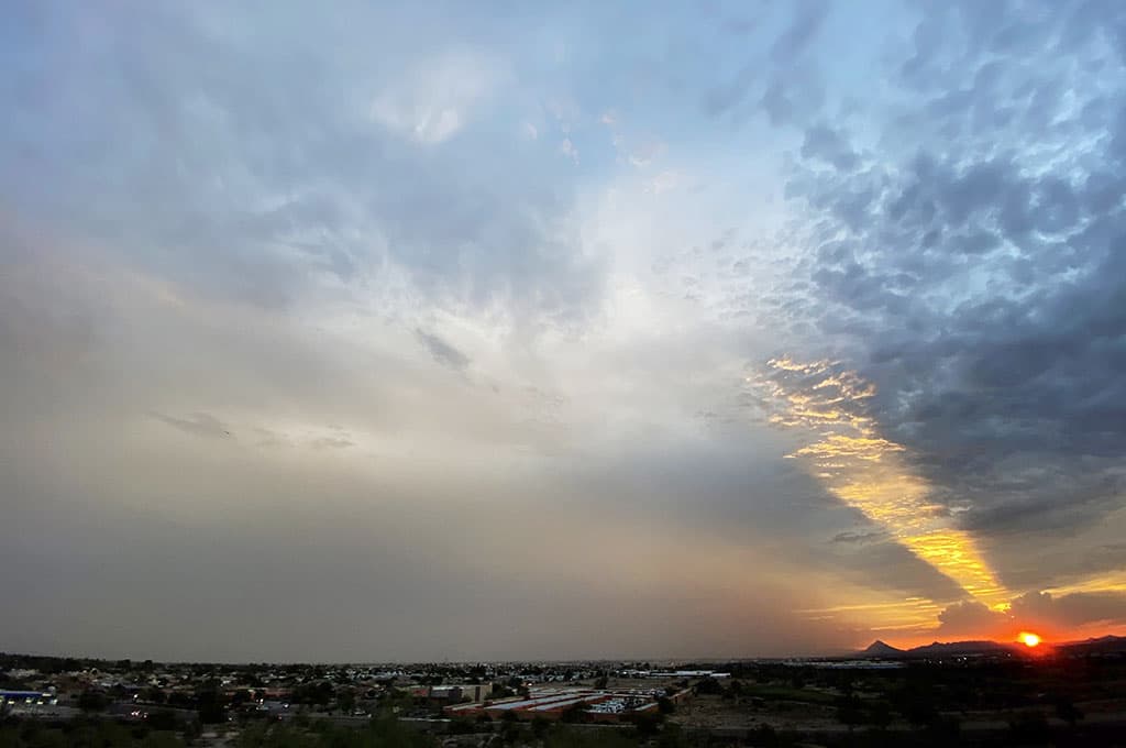 iran-predlagaet-stranam-sosedyam-pylevuyu-diplomatiyu