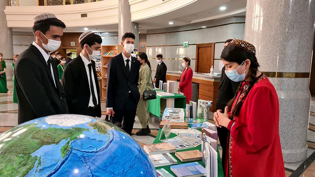 v-imo-dnej-zakrytyh-dverej-ne-byvaet