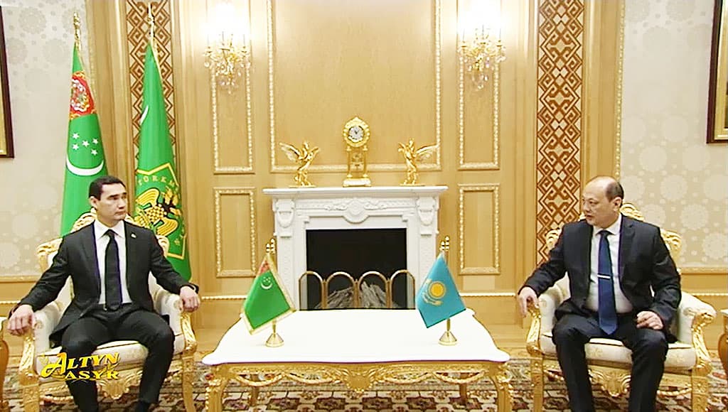 novyj-posol-kazahstana-vruchil-serdaru-berdymuhamedovu-veritelnye-gramoty