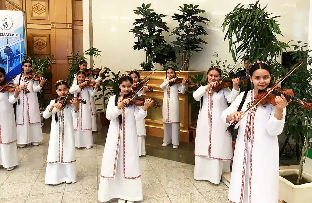 ashhabadskaya-1-ya-muzykalnaya-shkola-prazdnuet-85-letie