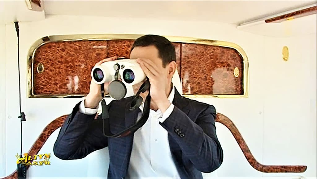 Serdar Berdimuhamedow Aşgabadyň we Ahalyň iri gurluşyklaryny gözden geçirdi