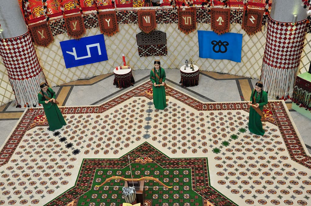 yunye-vestniki-mira-dve-velikolepnye-semerki-s-dvumya-neizvestnymi