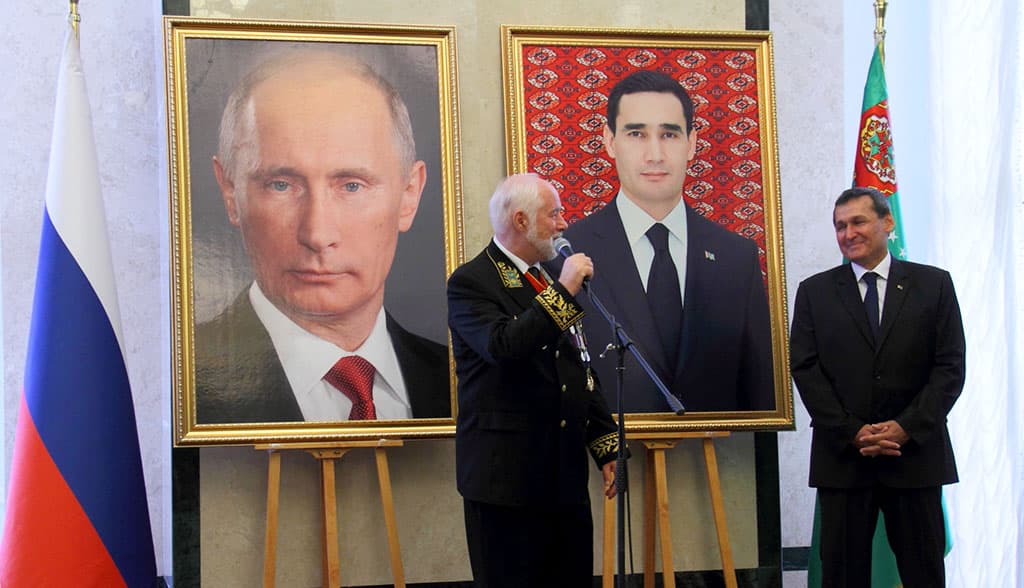 rossiya-tverdo-provodit-svoj-kurs-na-mirovoj-arene-glava-mid-turkmenistana