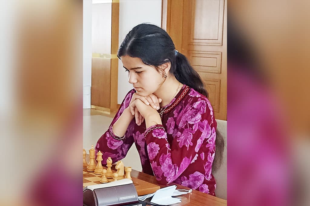 shahmaty-boleem-za-lalu-shohradovu-v-pryamom-efire