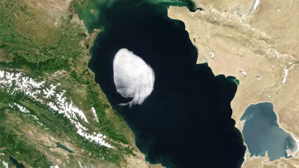 strannoe-oblako-nad-kaspiem