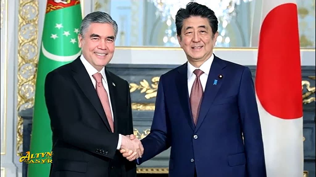 v-ashhabade-pochtili-pamyat-sindzo-abe