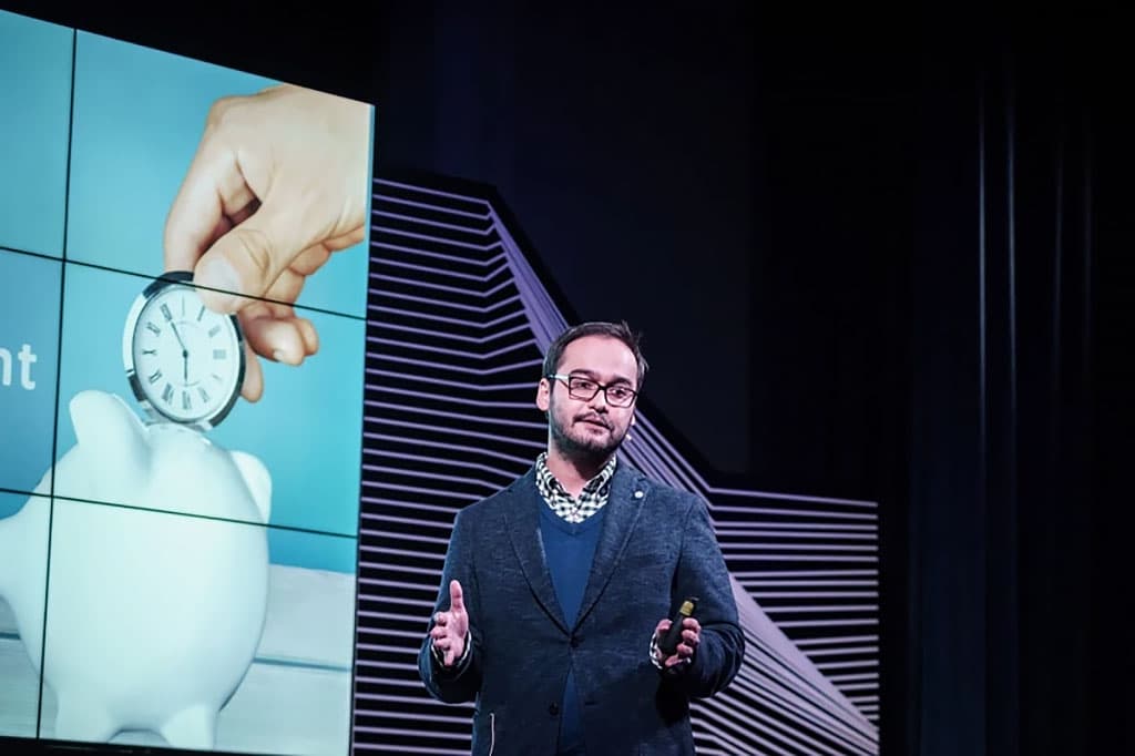 puteshestvie-s-komfortom-prilozhenie-v-vozduhe-ot-turkmenskogo-programmista