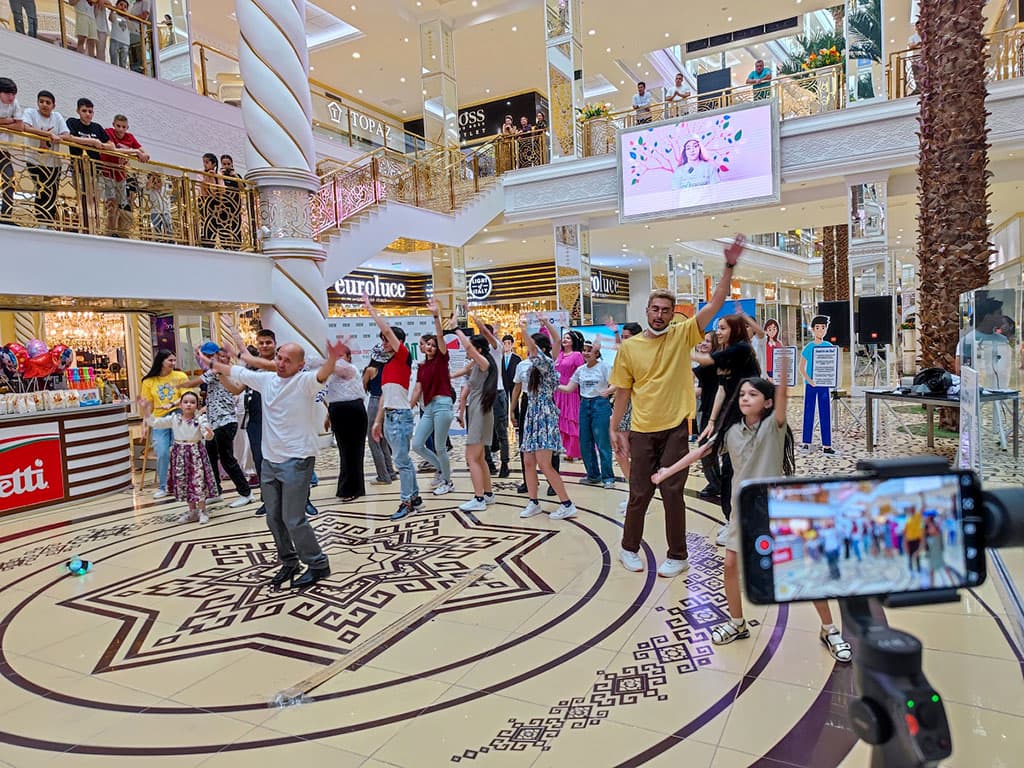 v-ashhabade-vsemirnyj-den-borby-s-torgovlej-lyudmi-slilsya-s-mezhdunarodnym-dnem-druzhby