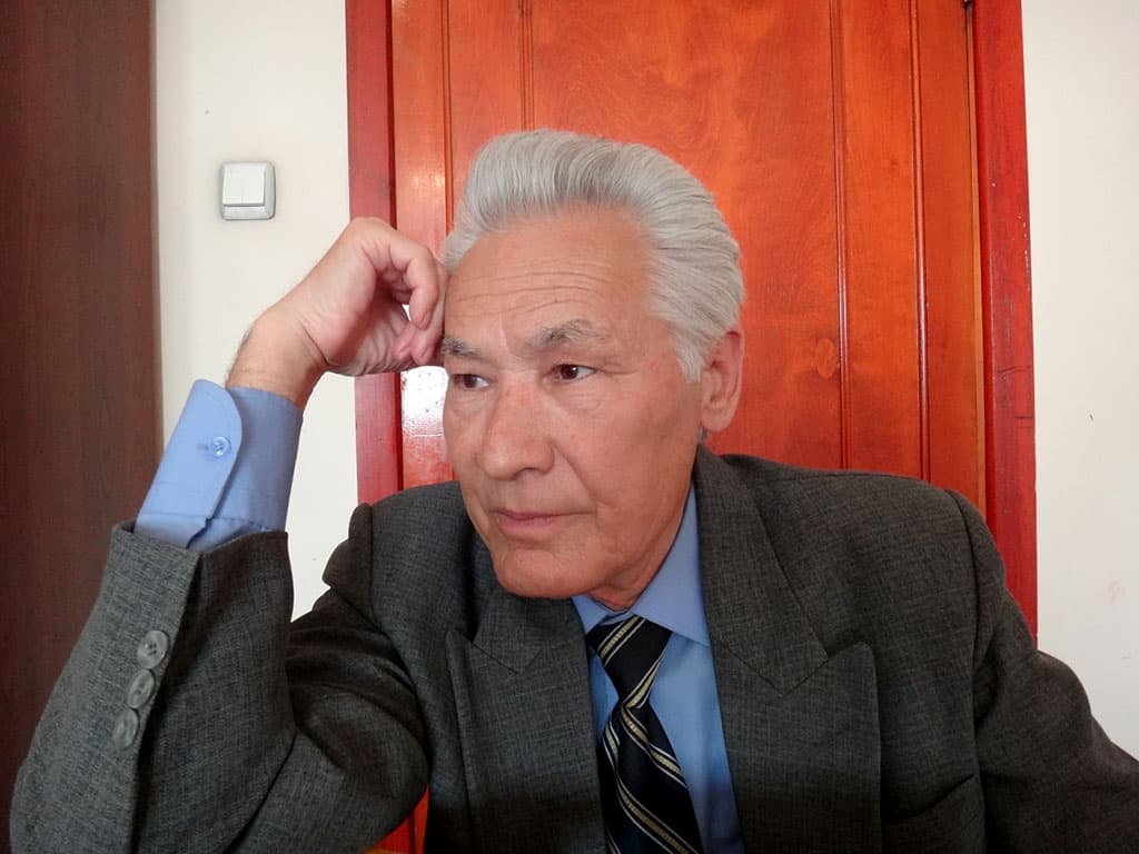 skazochniki-ispravlyayut-mir-poet-hemra-shir-pro-bumazhnye-dvercy-bumazhnyh-dvorcov