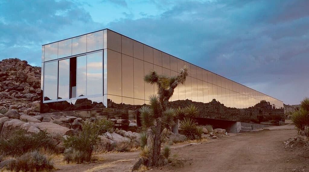 v-pustyne-dom-nevidimku-sdayut-v-arendu-za-150-tysyach