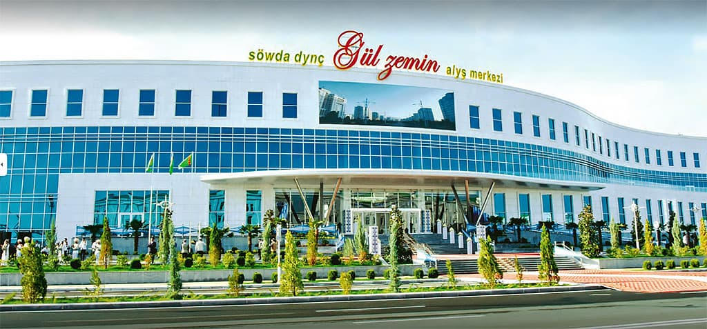 Показ индийских фильмов продолжается
