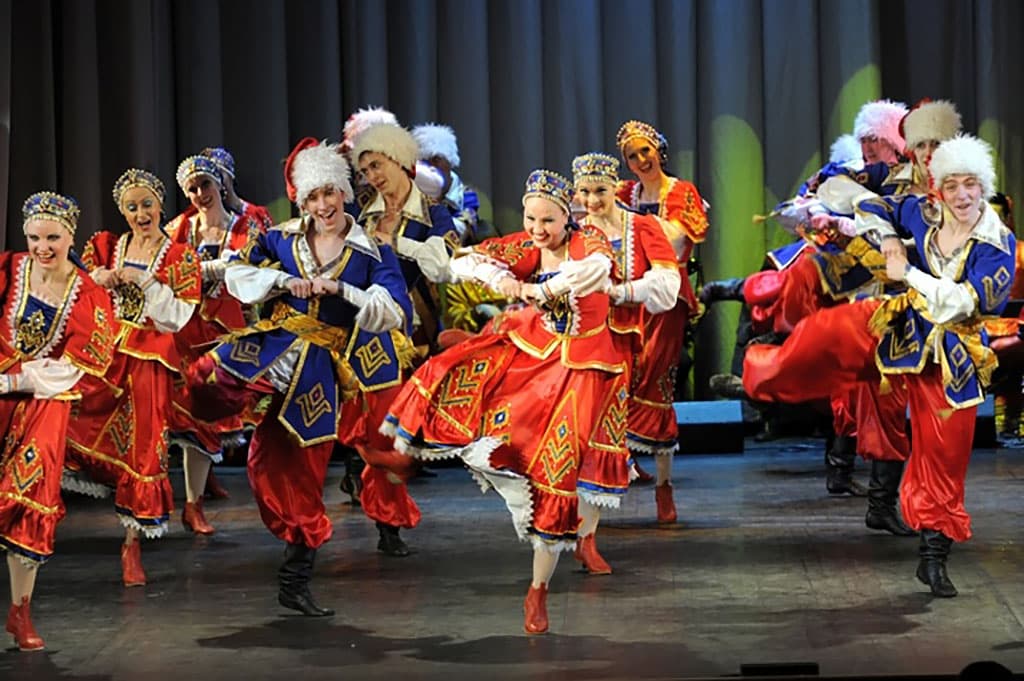 ansambl-tanca-ural-vpervye-vystupit-na-ashhabadskoj-scene