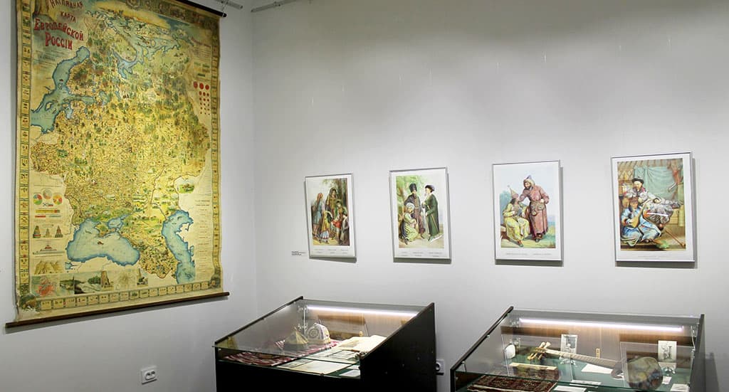 etnograficheskaya-otkrytka-rossijskogo-muzeya-znakomit-s-turkmenskimi-uzorami