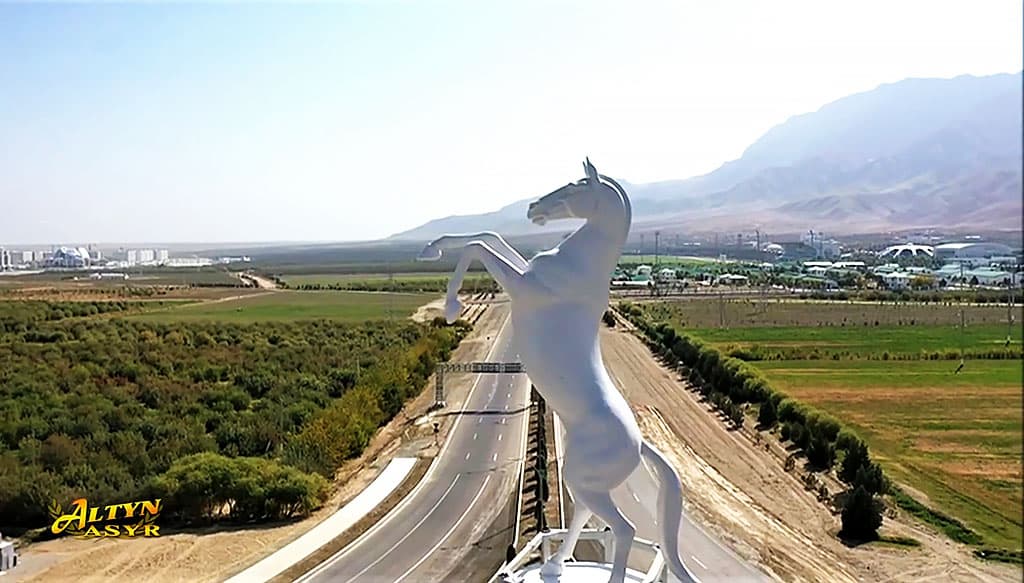 predsedatel-halk-maslahaty-proinspektiroval-stroitelstvo-novogo-centra-ahala