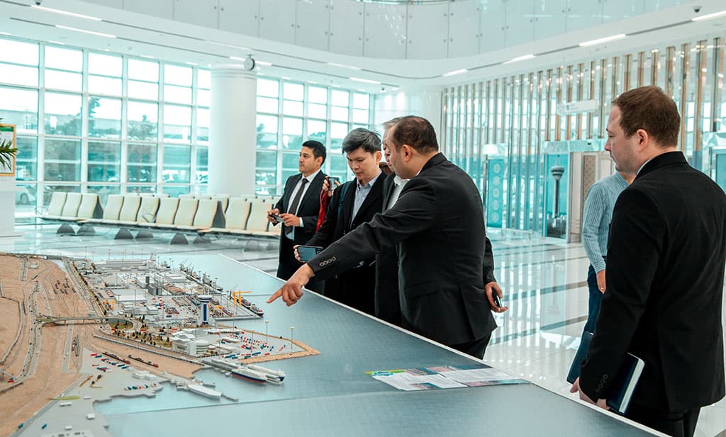 Singapuryň bilermenleri Türkmenbaşy şäheriniň deňiz portunyň netijeliligini artdyrmaga kömek ederler