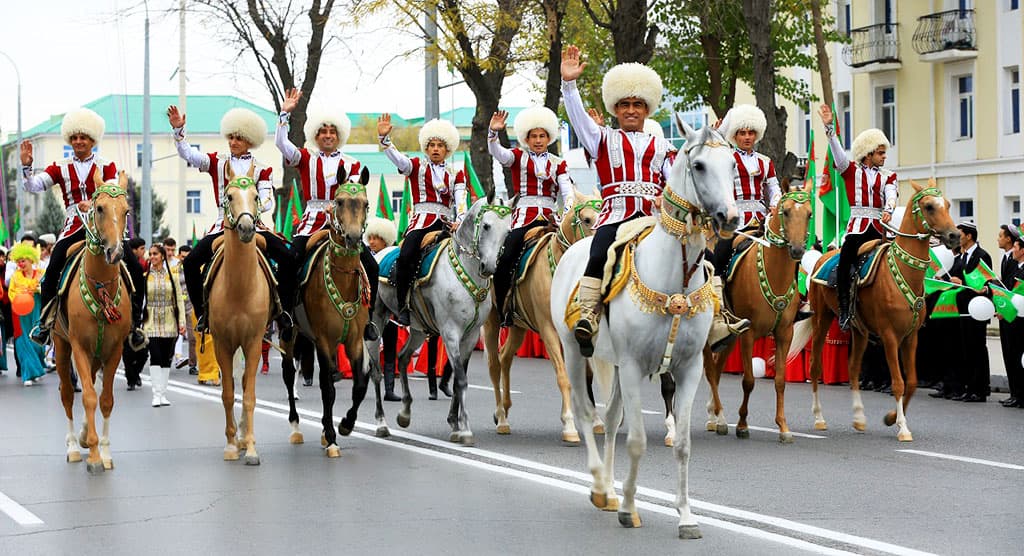 perspektivy-vzaimodejstviya-turkmenskih-i-rossijskih-konnikov-obsuzhdalis-v-moskve