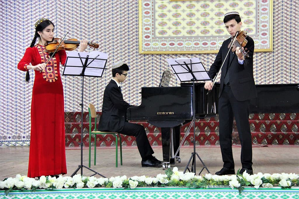 festival-molodyh-talantov-provodit-turkmenskaya-nacionalnaya-konservatoriya