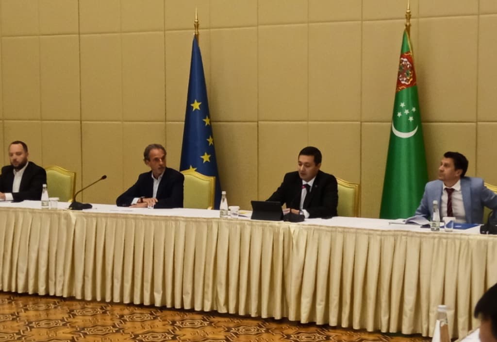 Aşgabatda Türkmenistan bilen ÝB-niň bilim pudagyndaky hyzmatdaşlygy ara alnyp maslahatlaşyldy