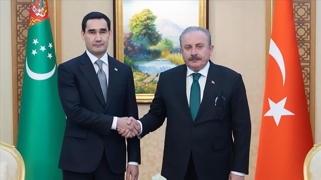 prezident-serdar-berdymuhamedov-prinyal-spikera-parlamenta-turcii