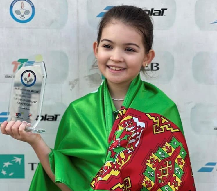 yunaya-tennisistka-iz-turkmenistana-oderzhala-pobedu-na-mezhdunarodnom-turnire-v-turcii