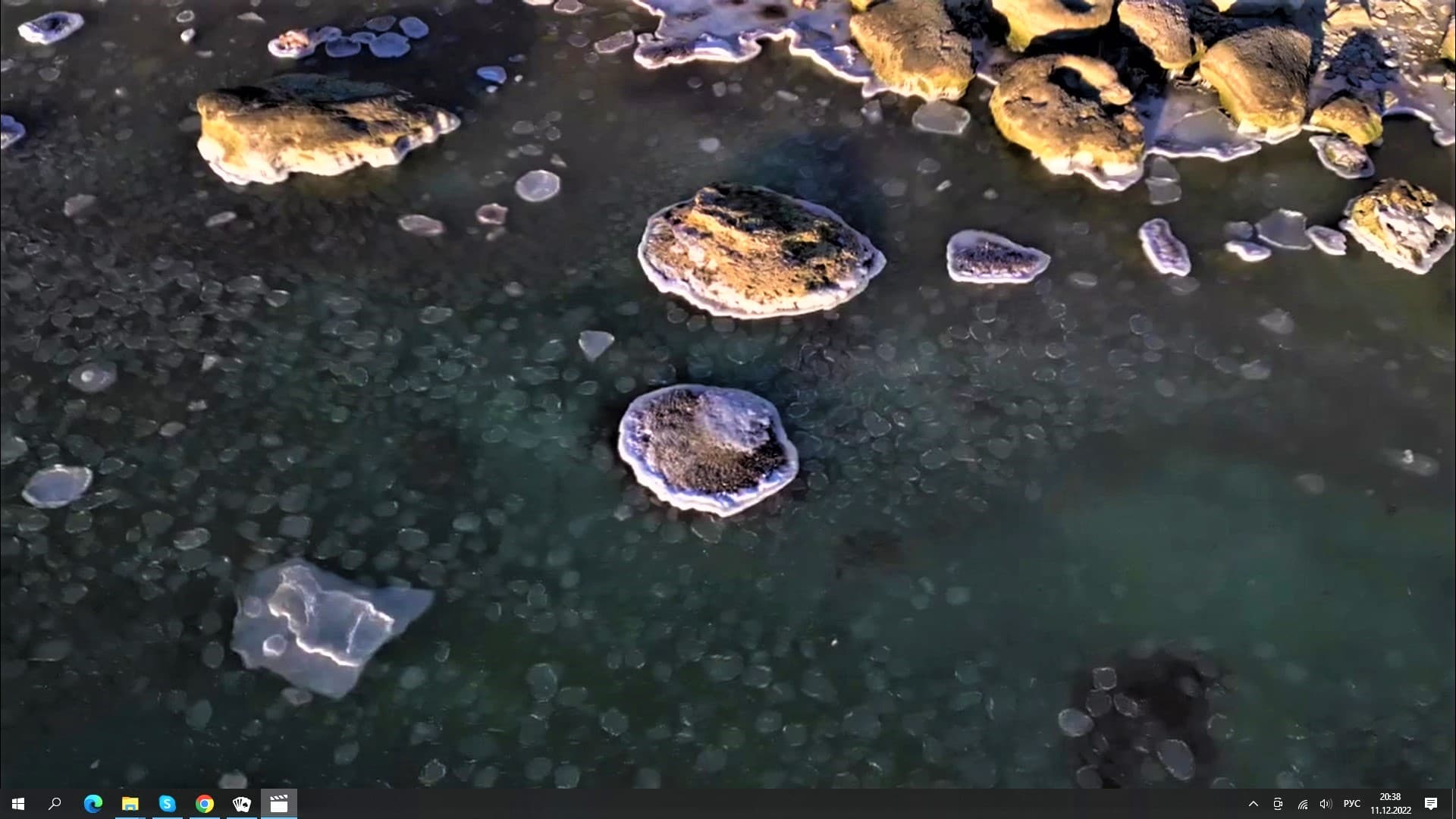 what-does-caspian-look-winter-kazakh-blogger-showed-video