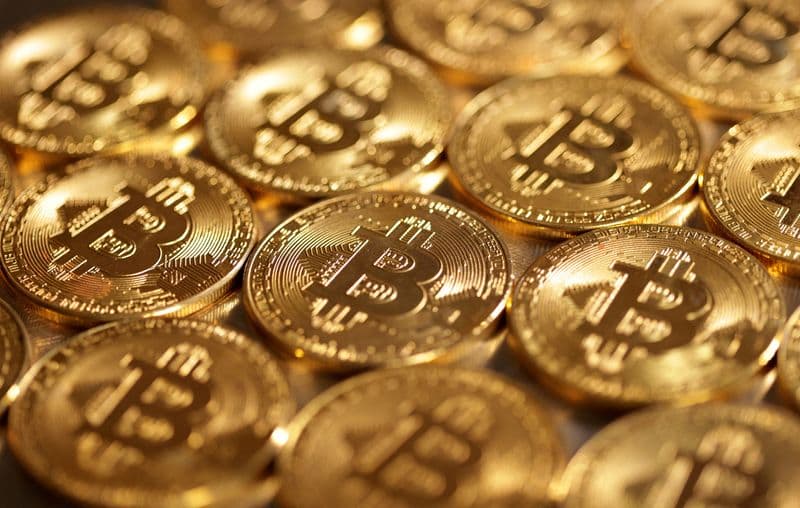 Биткоин уступил лидерство по общему объему транзакций другой криптовалюте