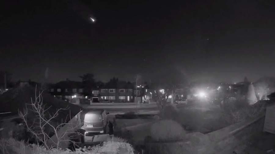 Beýik Britaniýanyň gijeki asmanynda uly meteor görnüpdir