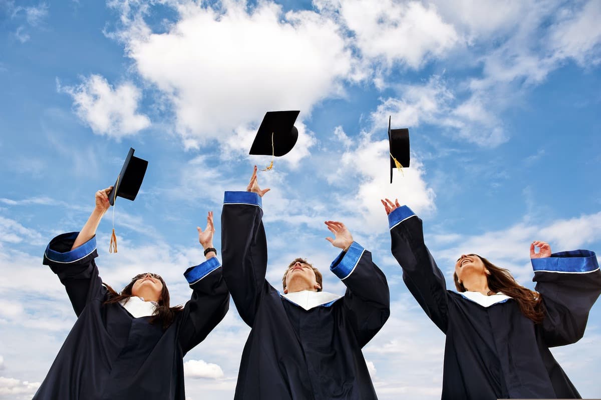 The Romanian Government offers scholarships for foreigners